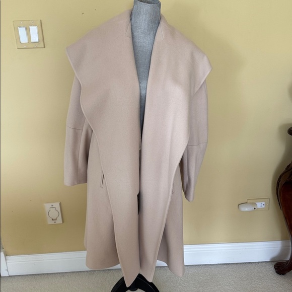 Fleurette Coat - Picture 2 of 10